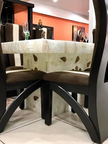Comedor con mesa de Onix con 6 sillas